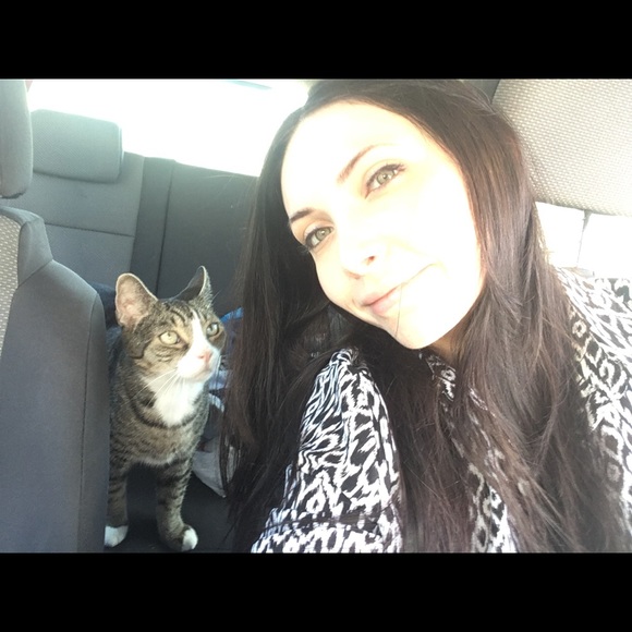 Meet your Posher, Sierra - Picture 1 of 1